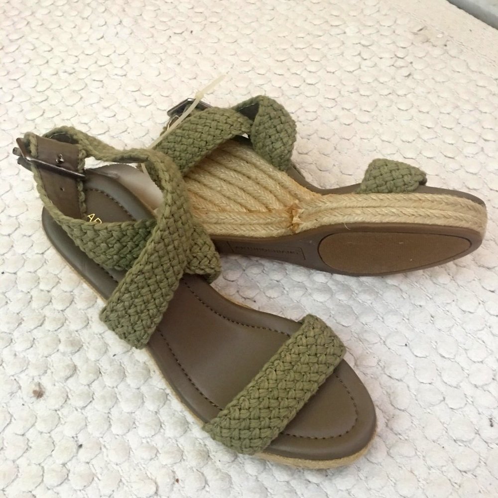 Arturo Chiang green color Open toe sandals shoes